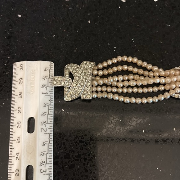 Elegant Vintage Pearl and Fancy Silver Rhinestones Clasp Bracelet - Picture 12 of 12